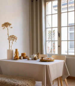 Tafelkleed op maat – linnenkatoenmix met acryl coating – naturelbeige met goud – waterafstotend – afneembaar