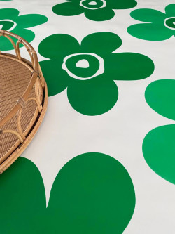 Lola Big flower apple