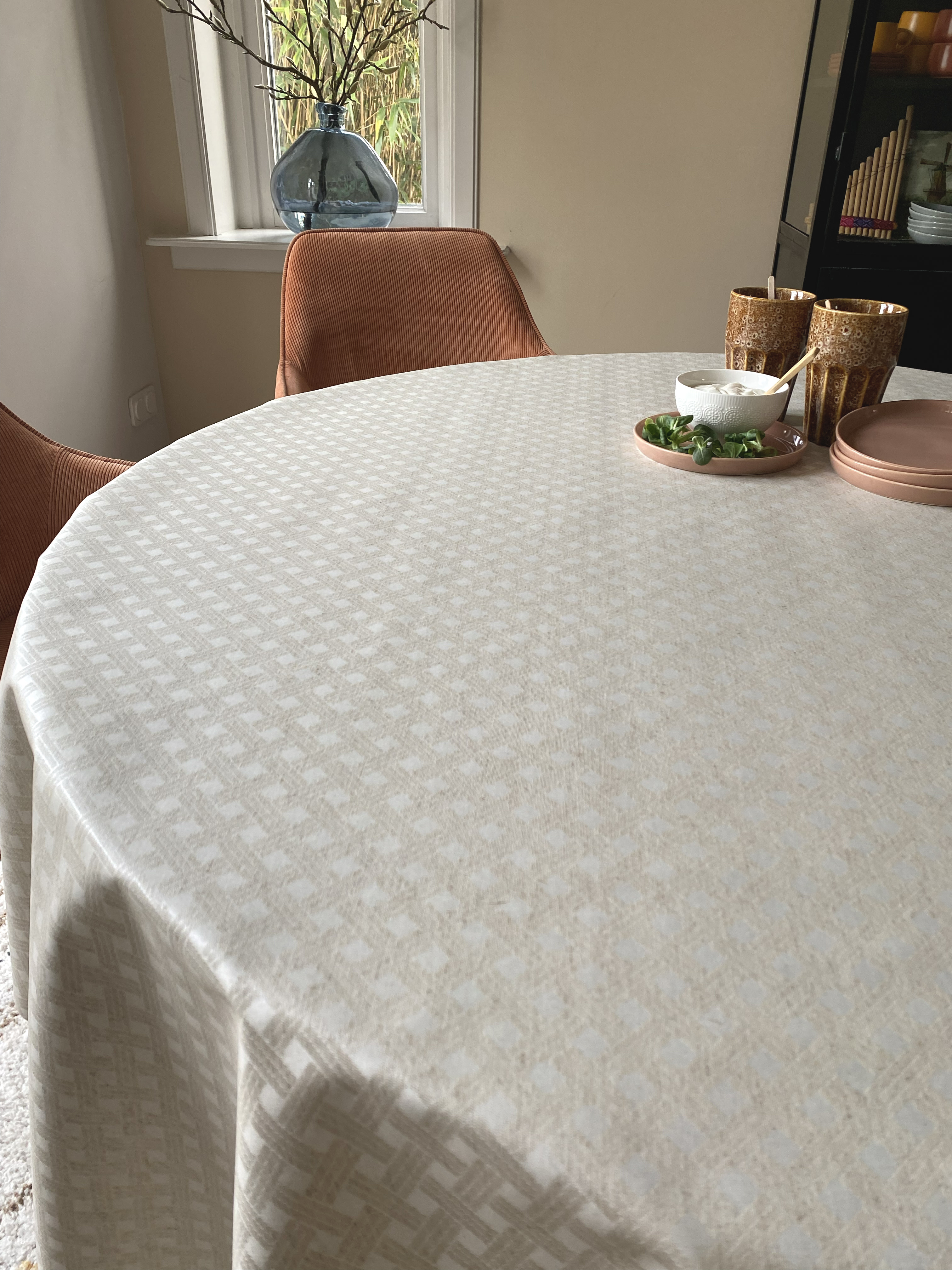 JEMIDI rond tafelkleed buiten 140 cm - Tafellaken afwasbaar - Tafelzeil buiten of binnen met linnenlook - Vuil- en waterafstotend - Antraciet JEMIDI rond tafelkleed buiten 140 cm - Tafellaken afwasbaar - Tafelzeil buiten of binnen met linnenlook - Vuil- en waterafstotend - Antraciet