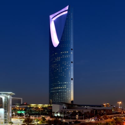 The kingdom centre in front of the city