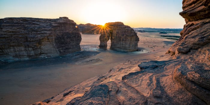 Ein Blick auf die Wüste und den Elefanten-Canyon bei Sonnenaufgang