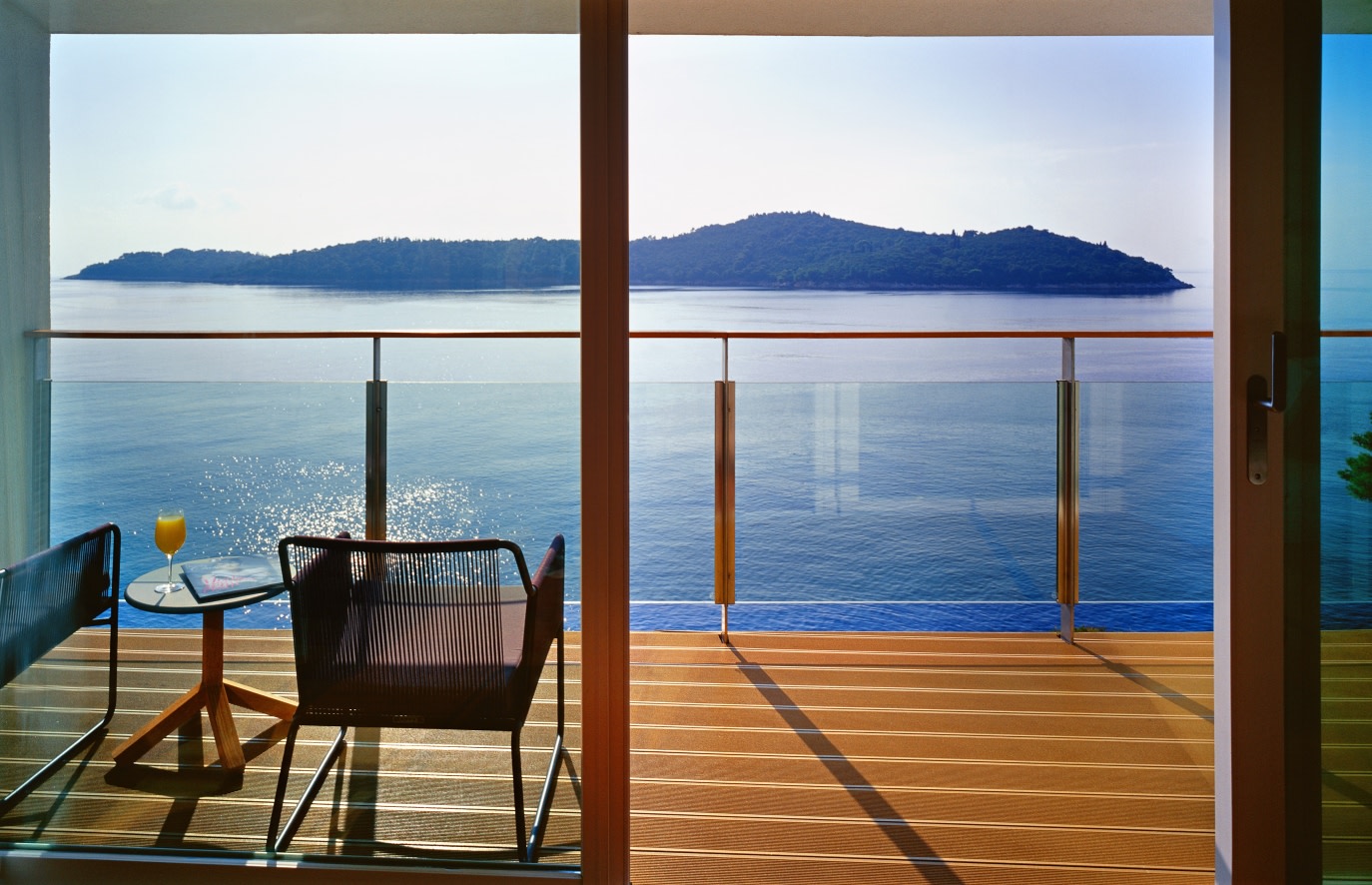 Terrasse mit Blick auf das Meer