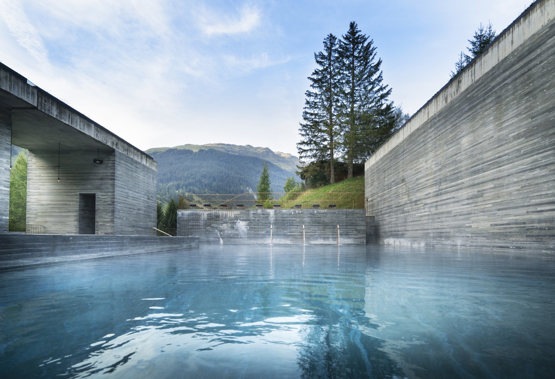 Aussenpool des 7132 Vals Hotel