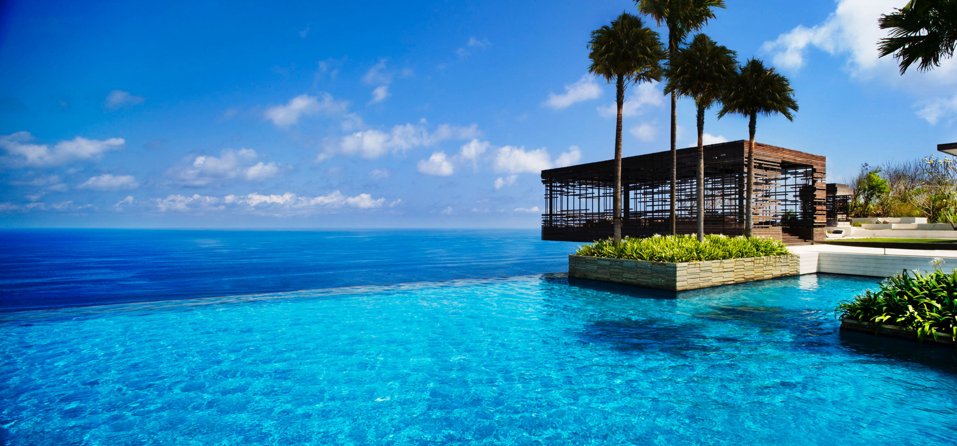 Infinity Pool mit Meerblick