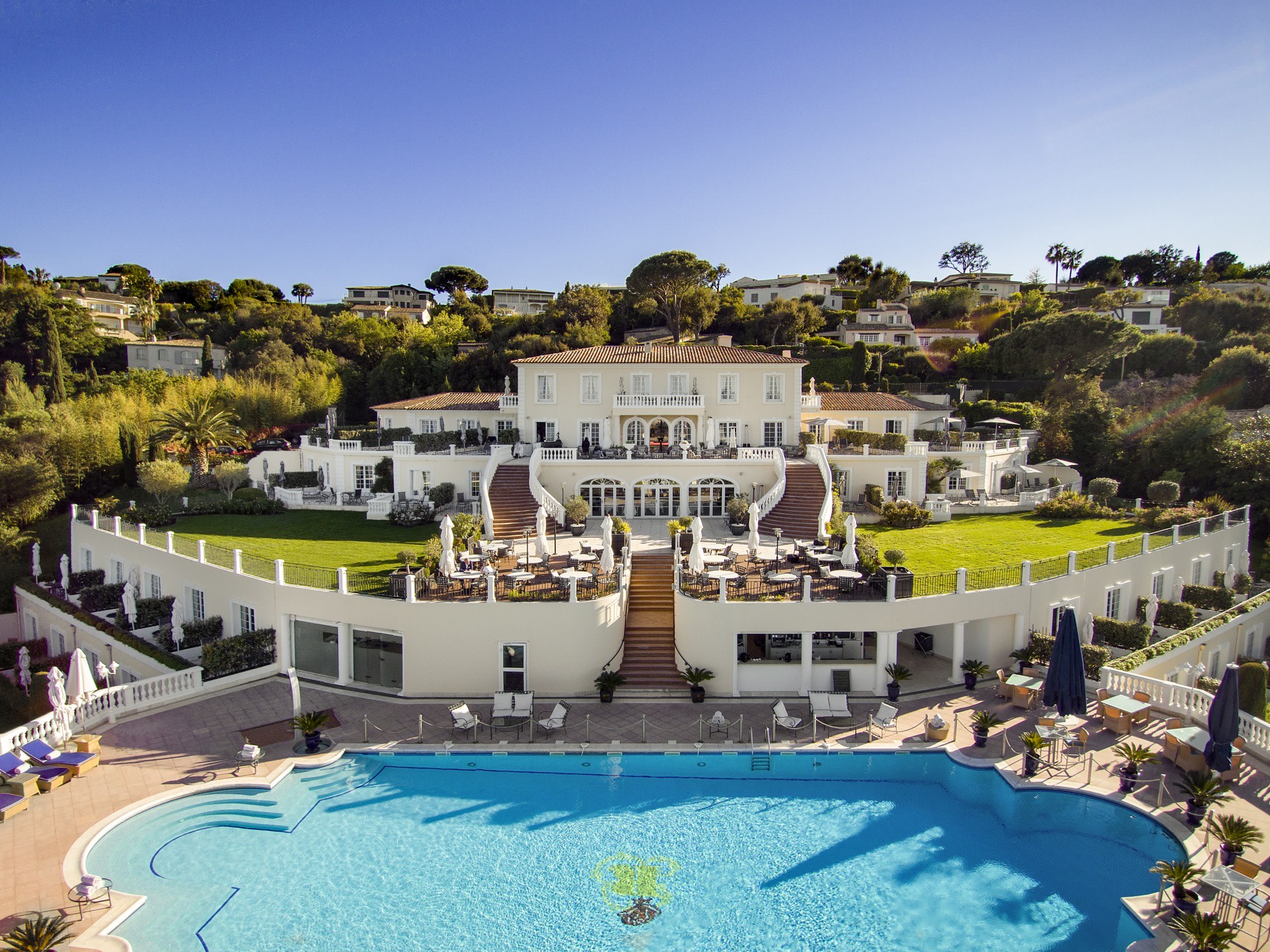 Hotelanlage und Pool