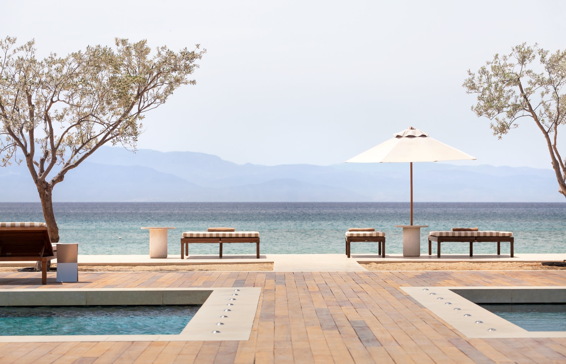 Beachclub des Amanzoe Hotels