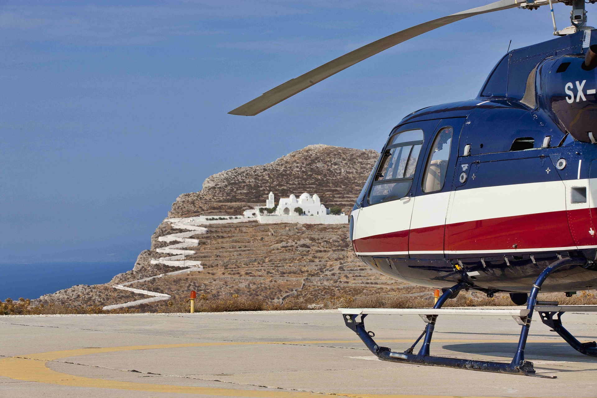 Helikopterservice des Anemi Folegandros Island