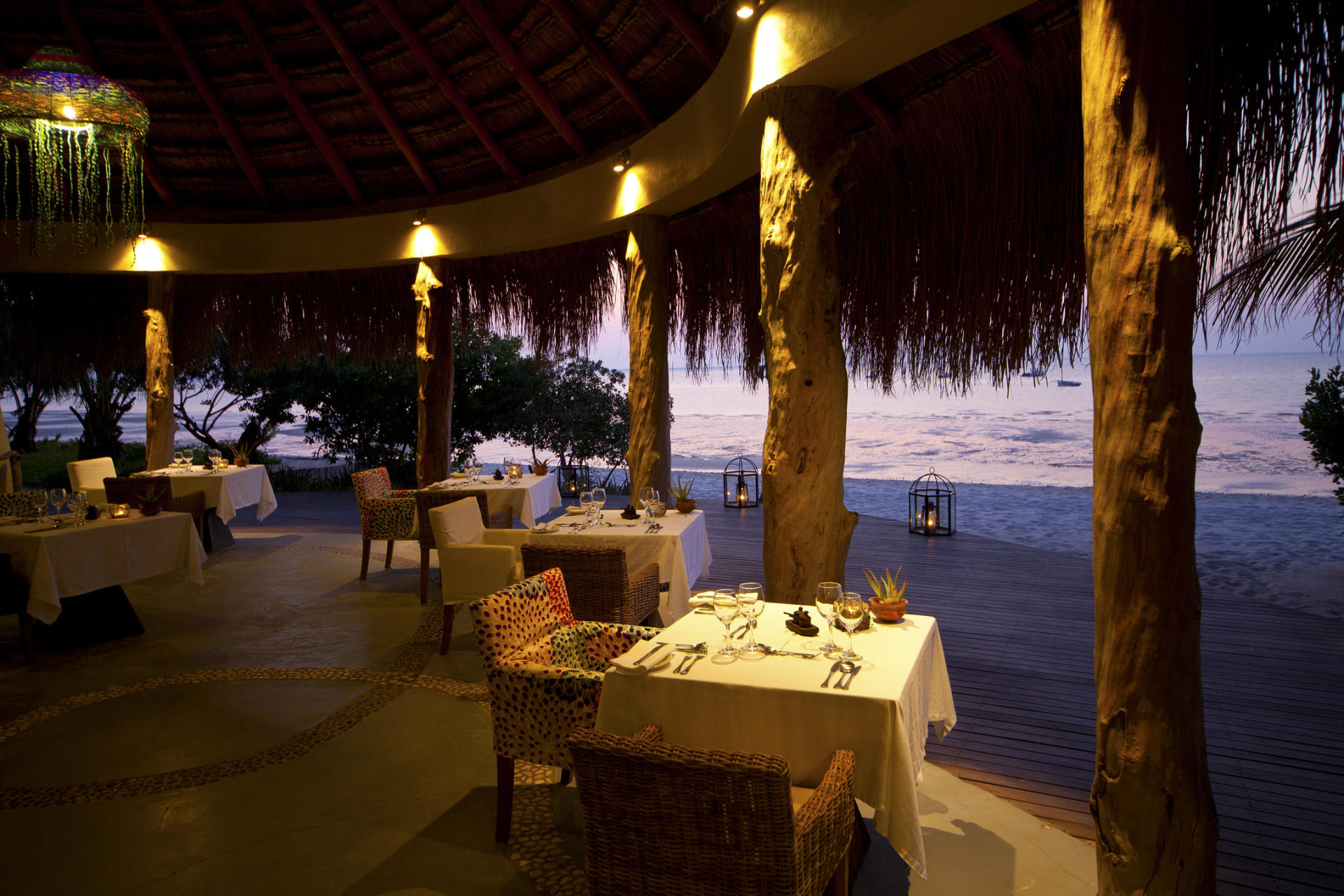 Essbereich auf der Terrasse im Azura Benguerra Island