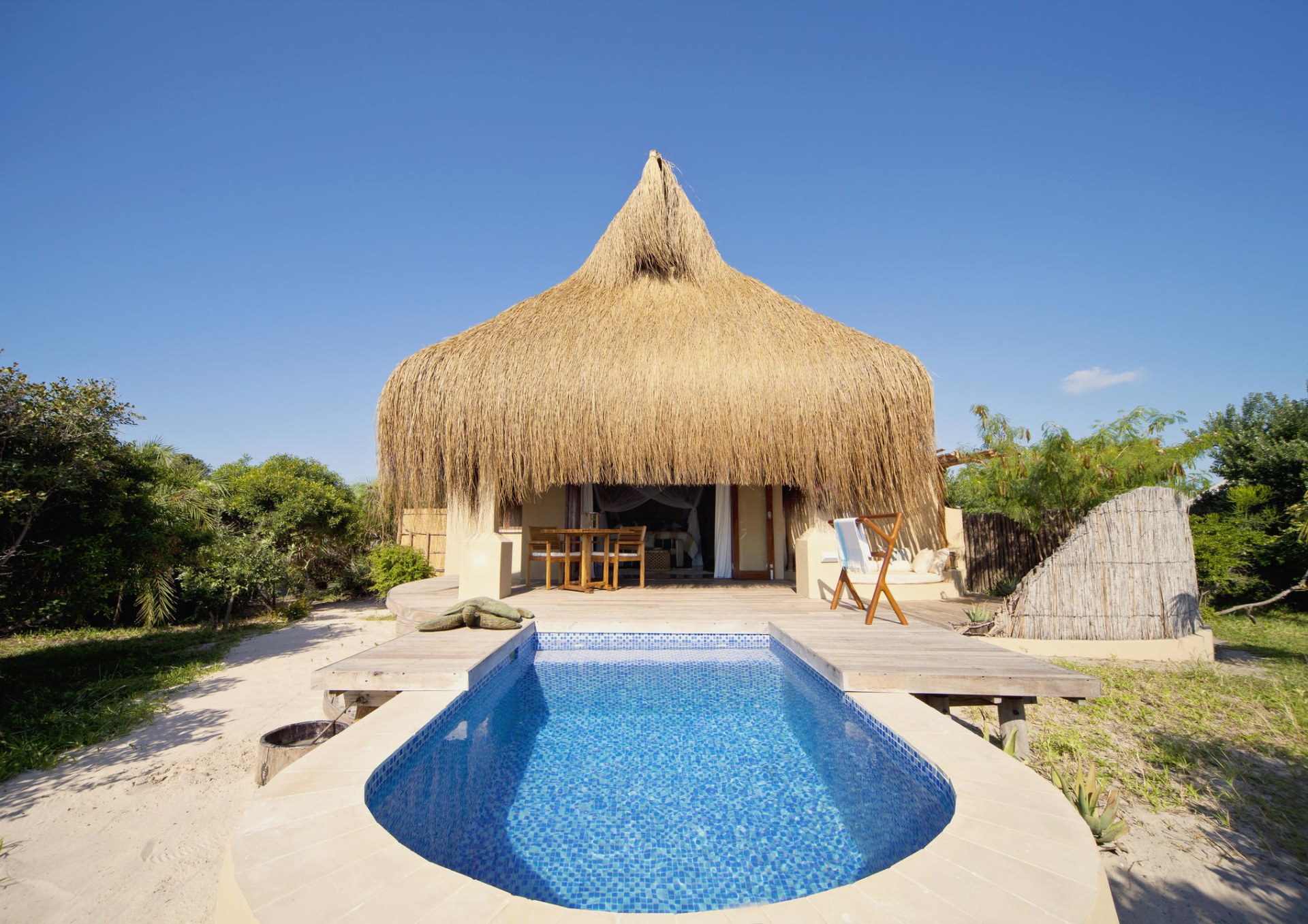 Aussenansicht einer Villa im Azura Benguerra Island