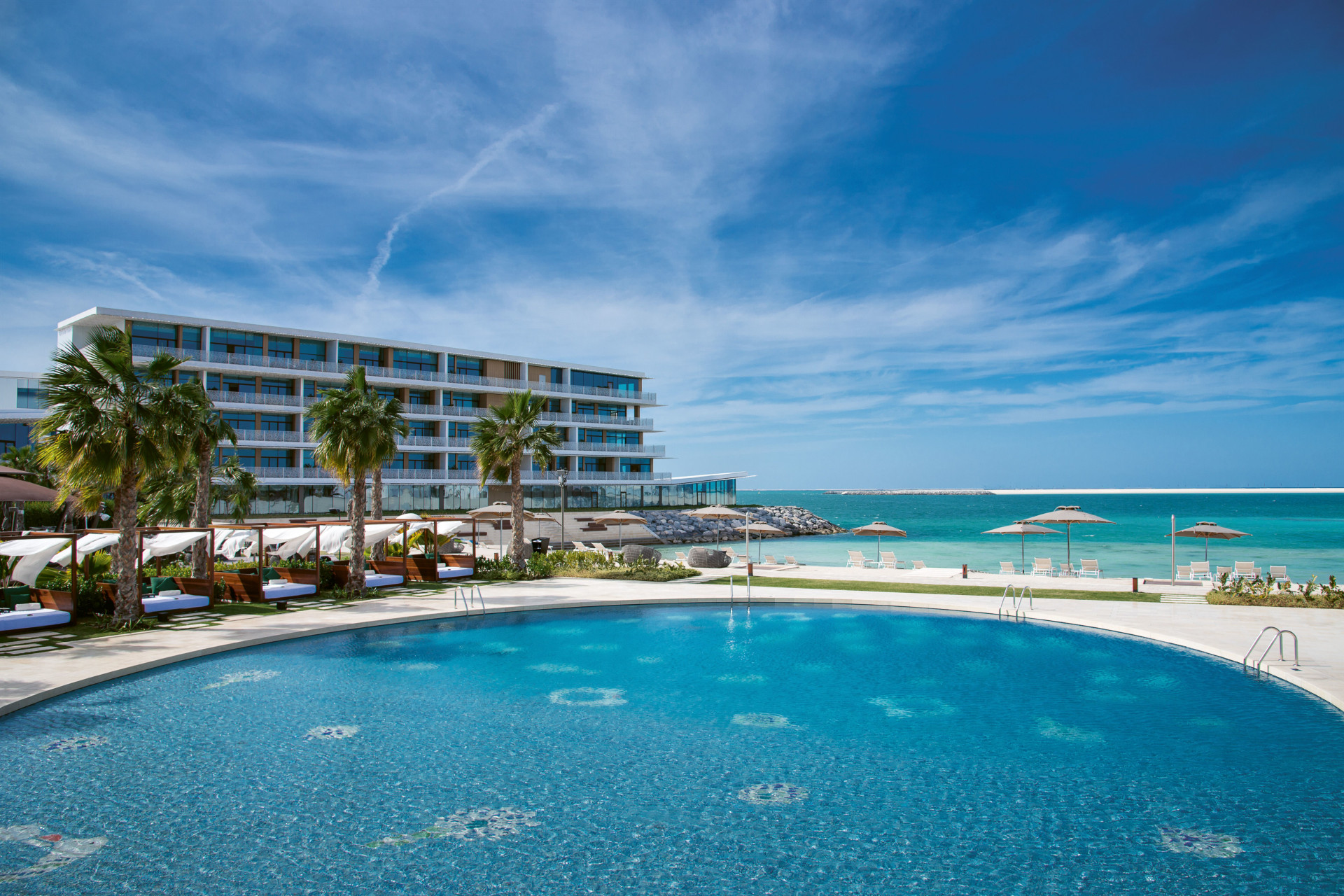 Strand und Poolanlage