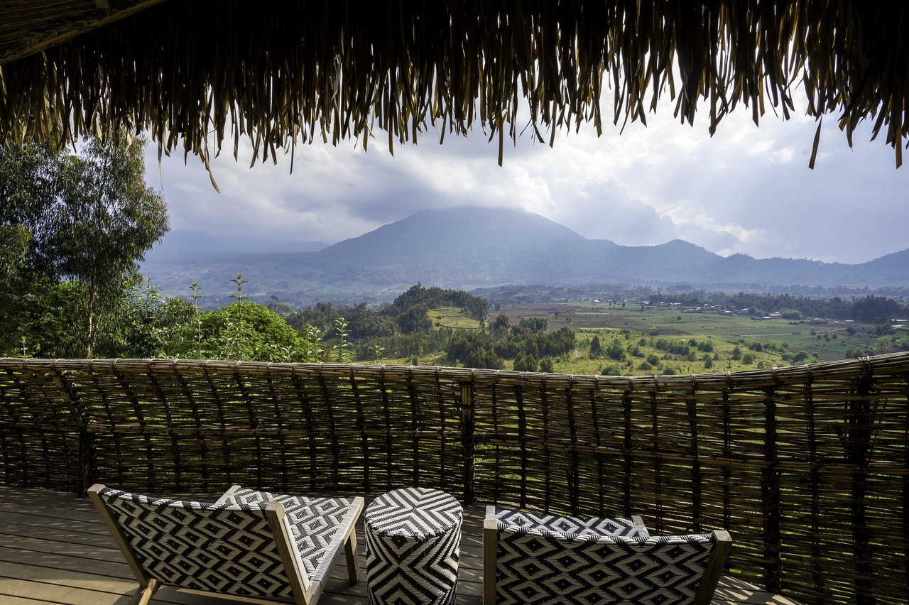 Terrasse einer Suite in der Bisate Lodge