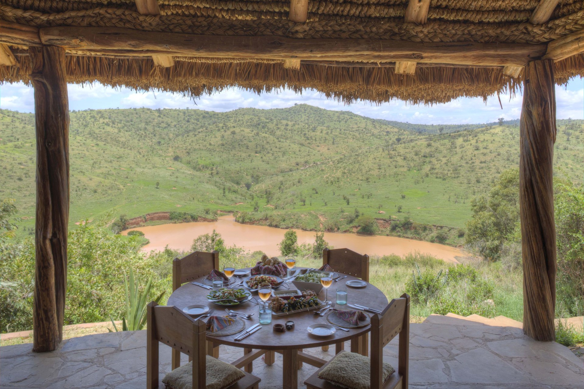 Abendessen auf der Terrasse der Borana Lodge