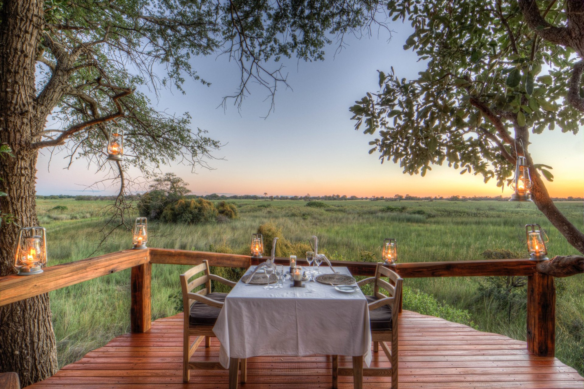 Romantisches Abendessen zu Zweit im Camp Okavango