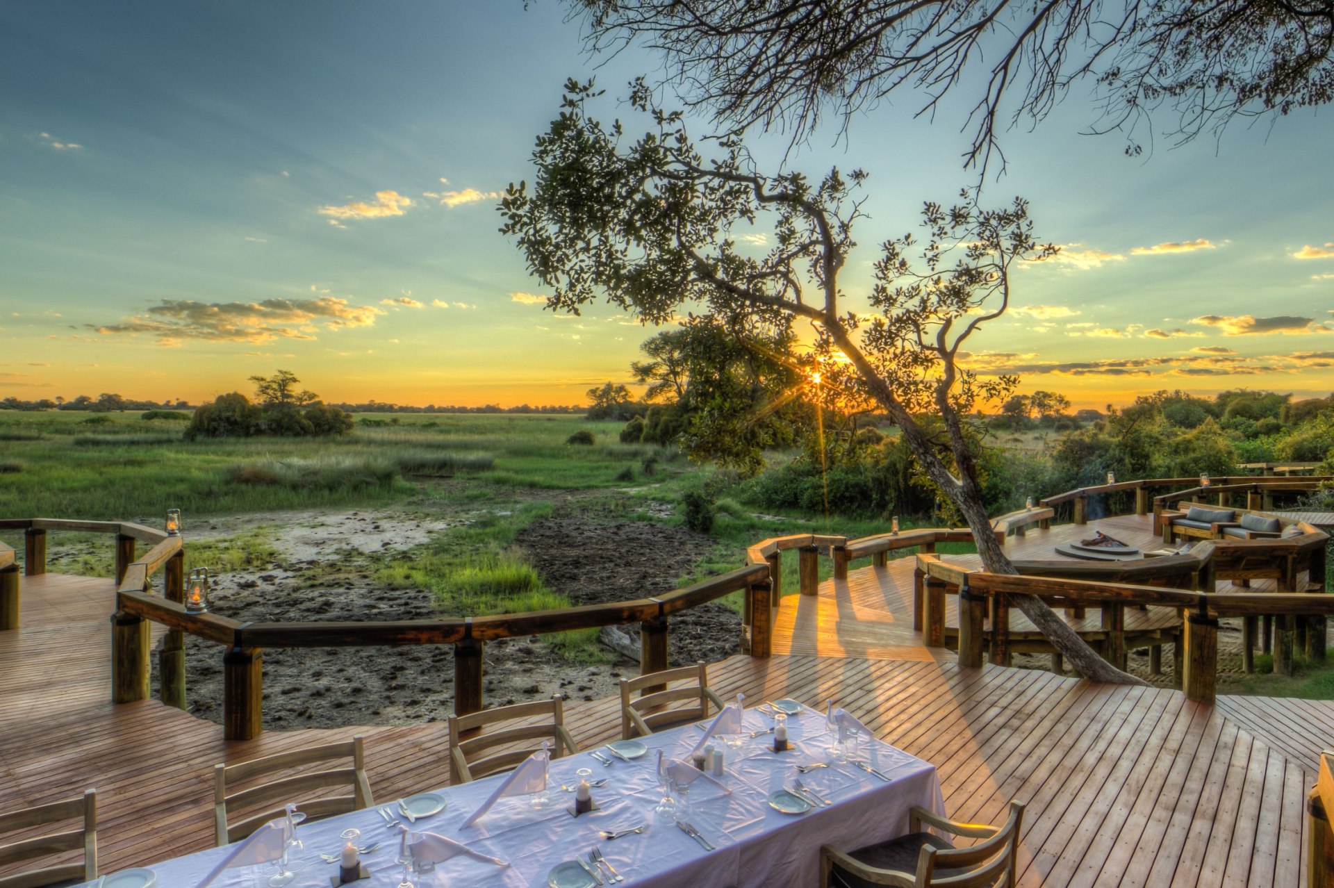 Abendessen unter freiem Himmel im Camp Okavango