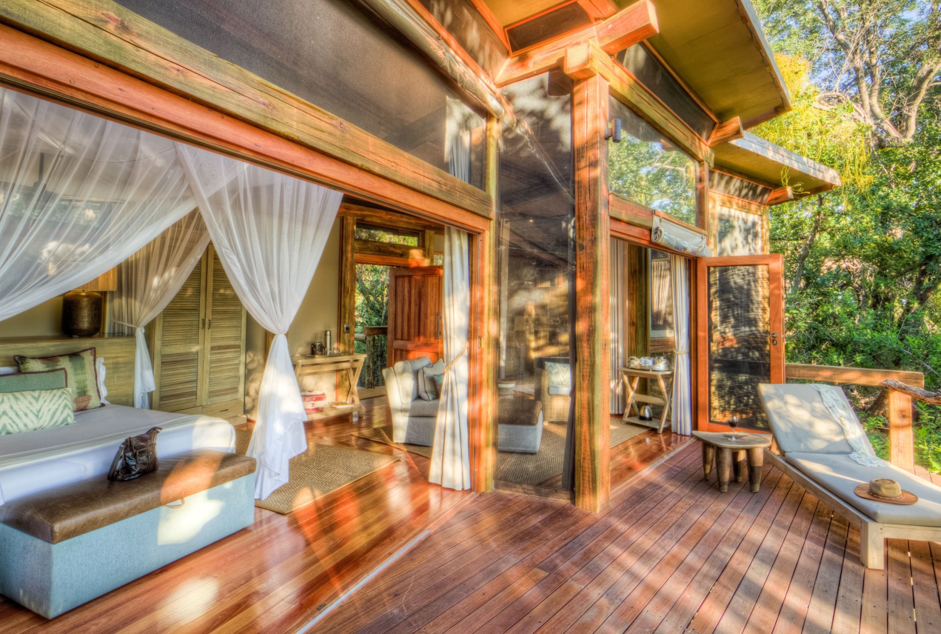 Veranda eines Gaestezimmers im Camp Okavango