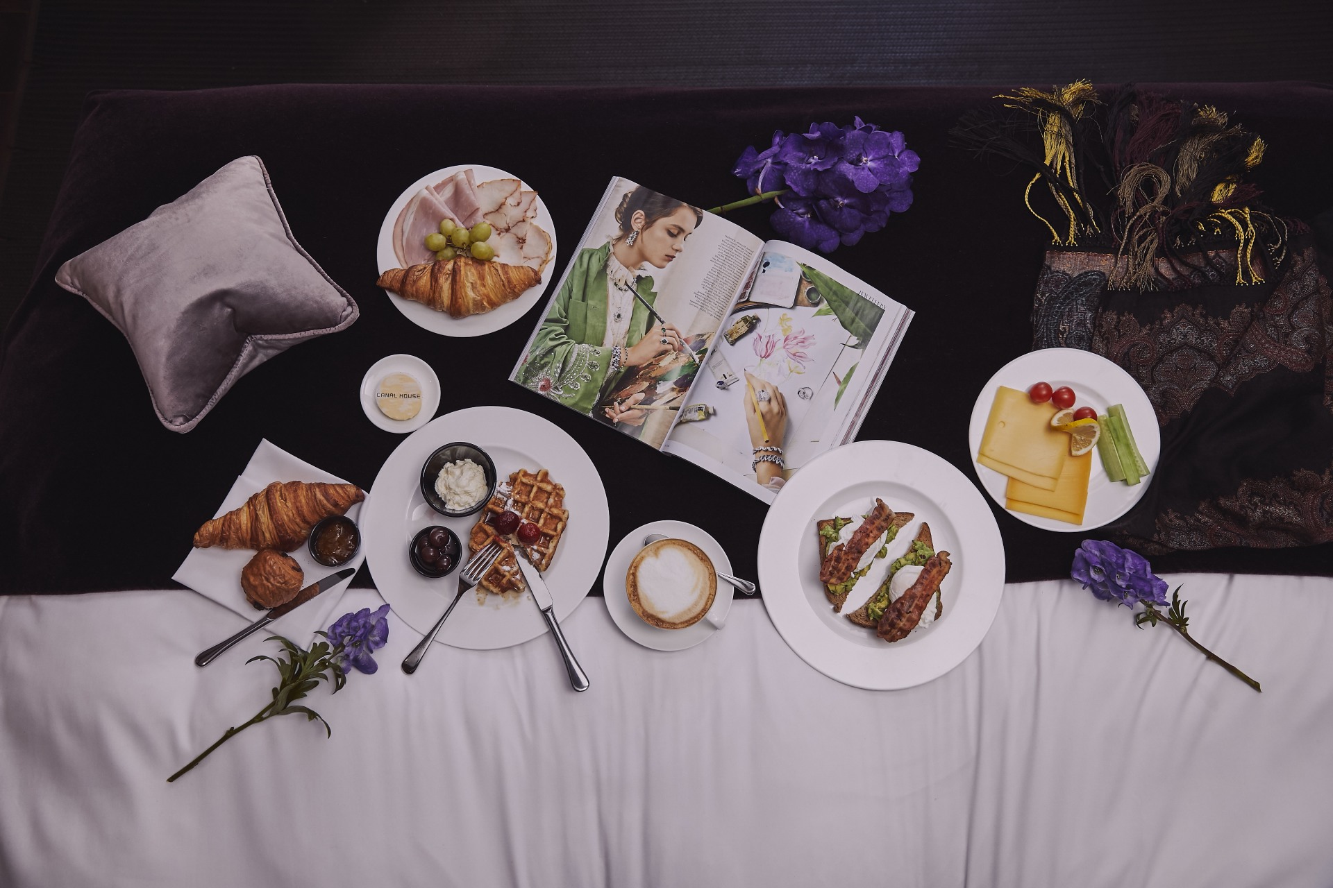 Frühstück im Bett im Canal House Amsterdam