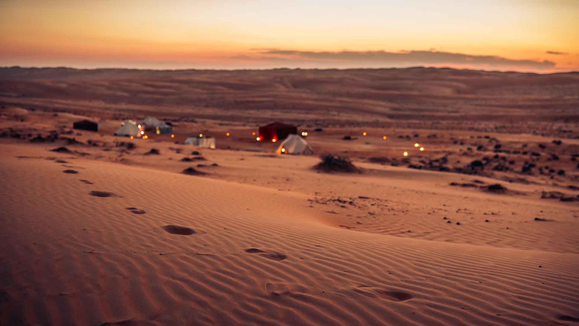 Camp bei Sonnenuntergang