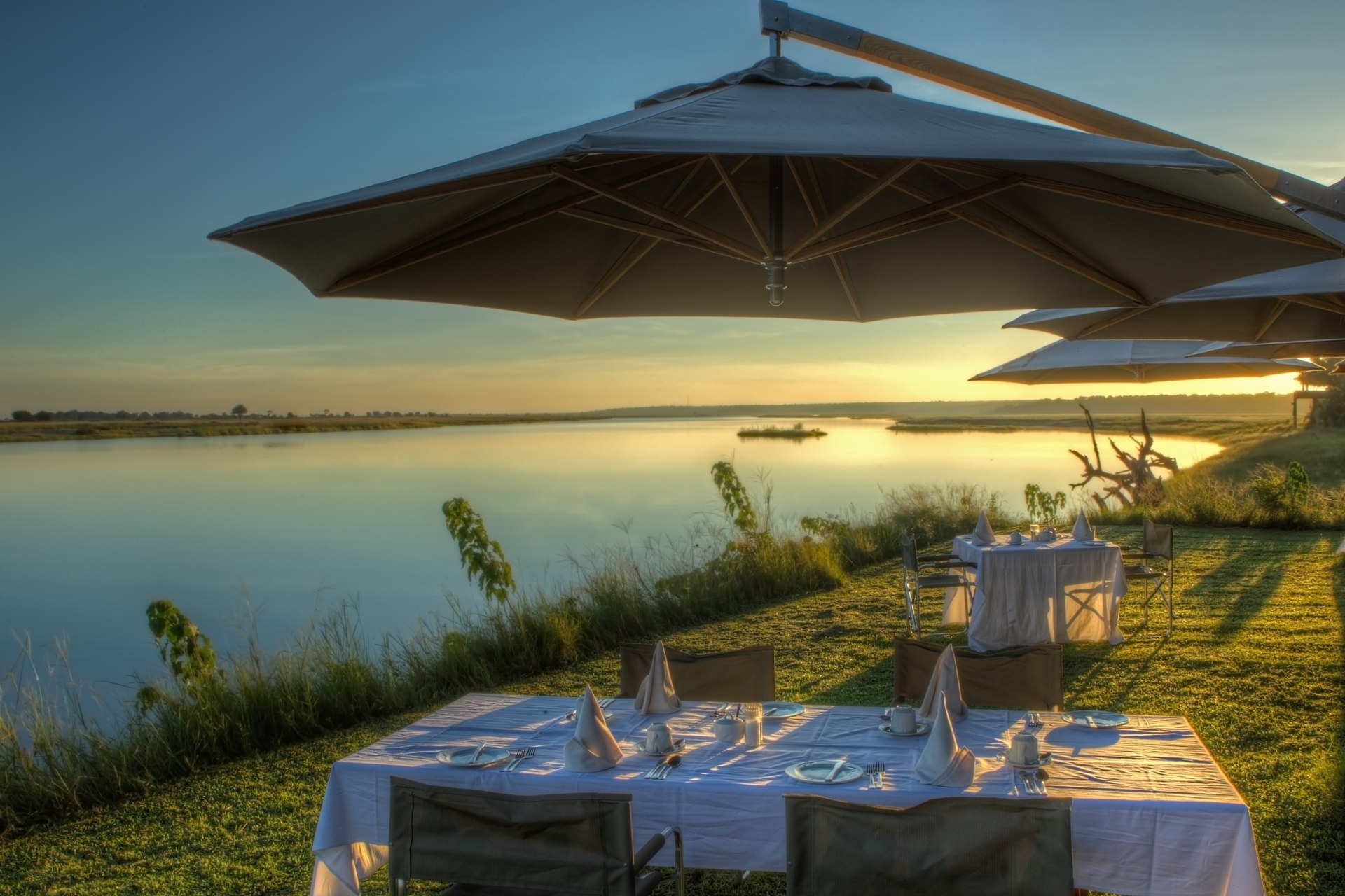 Abendessen am Fluss in der Chobe Game Lodge