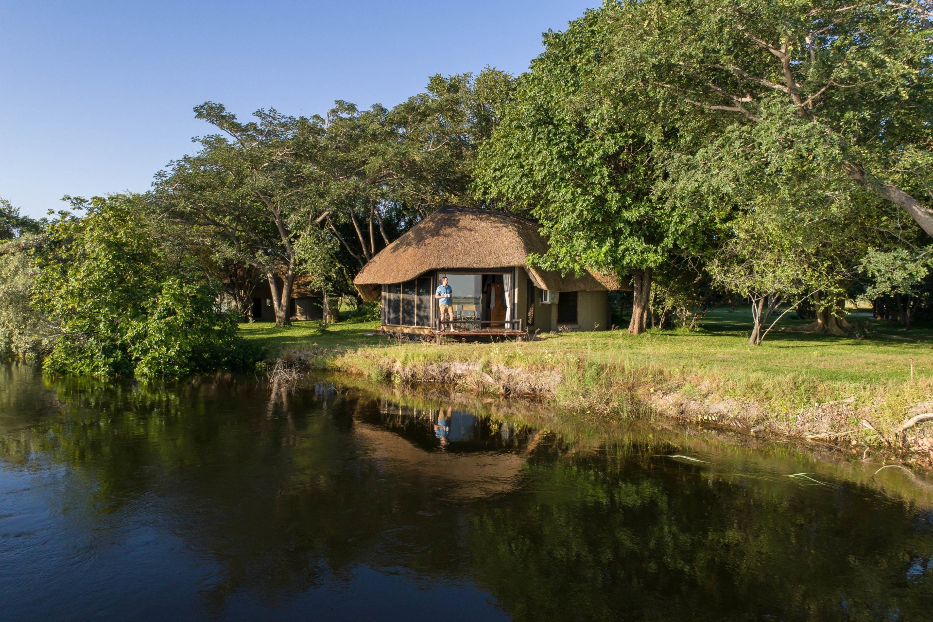 Aussenansicht eines Gaestezimmers der Chobe Savanna Lodge