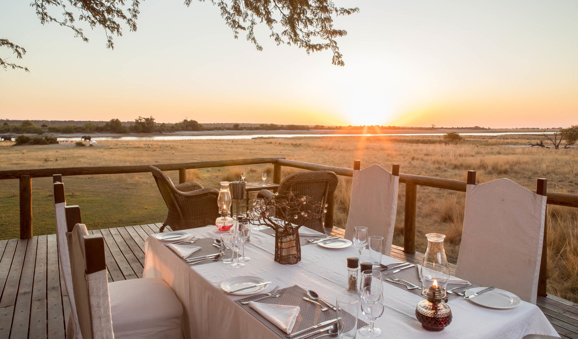 Abendessen in der Chobe Savanna Lodge