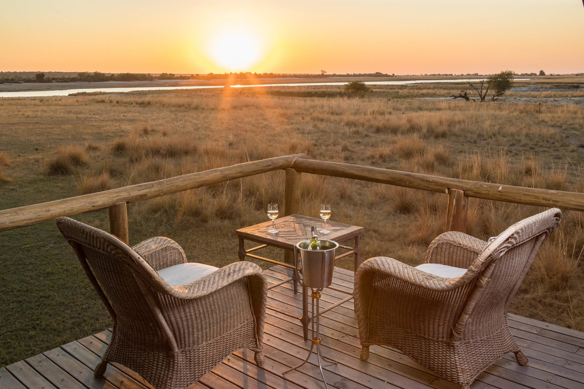 Aussicht vom Balkon eines Gaestezimmers in der Chobe Savanna Lodge