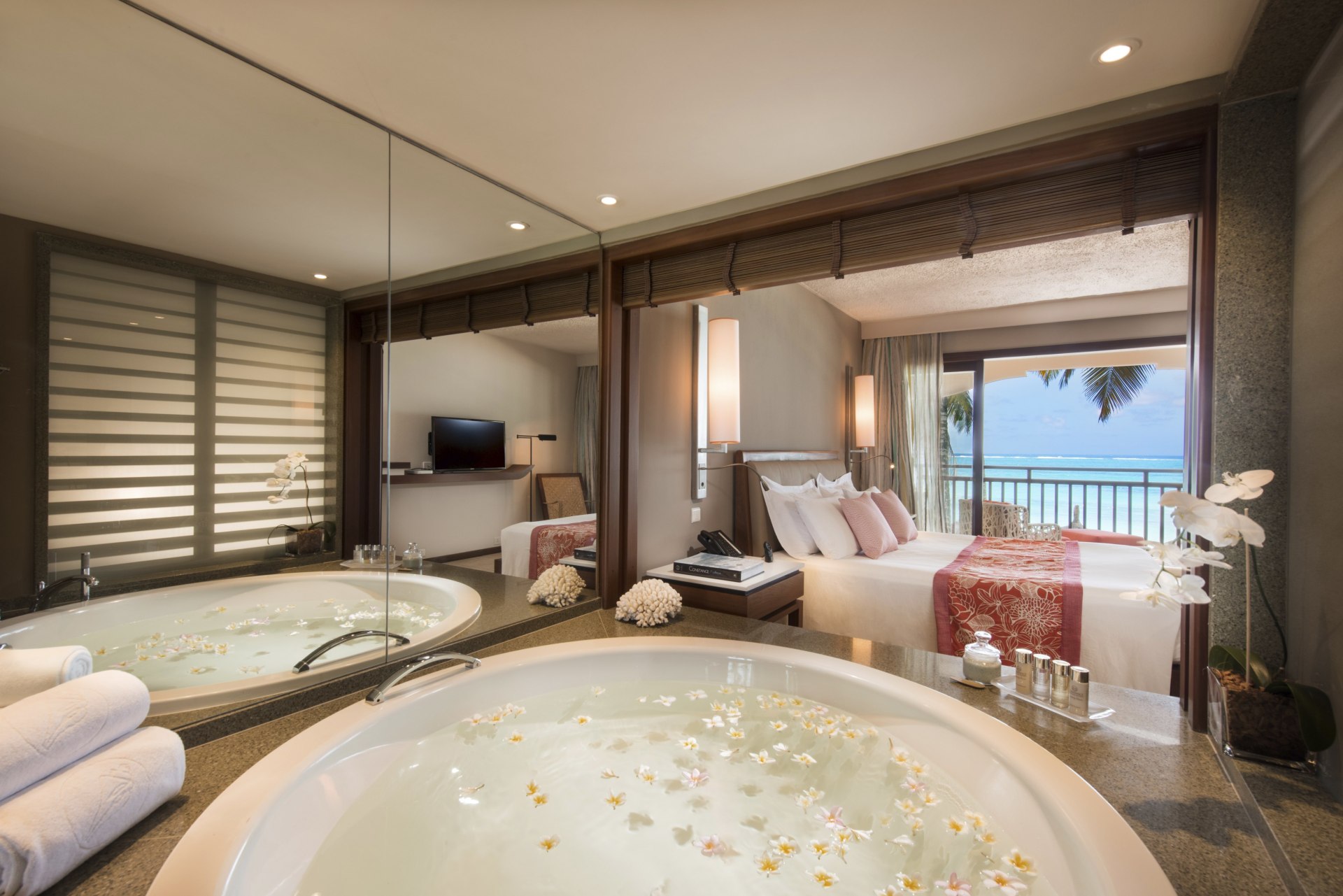 Jacuzzi in der Deluxe Suite