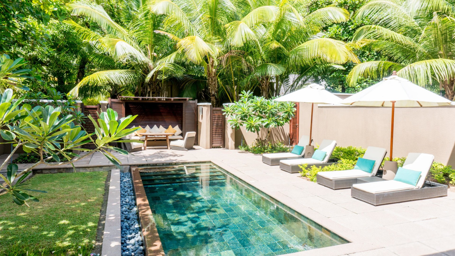 privater Pool der Beach Villa