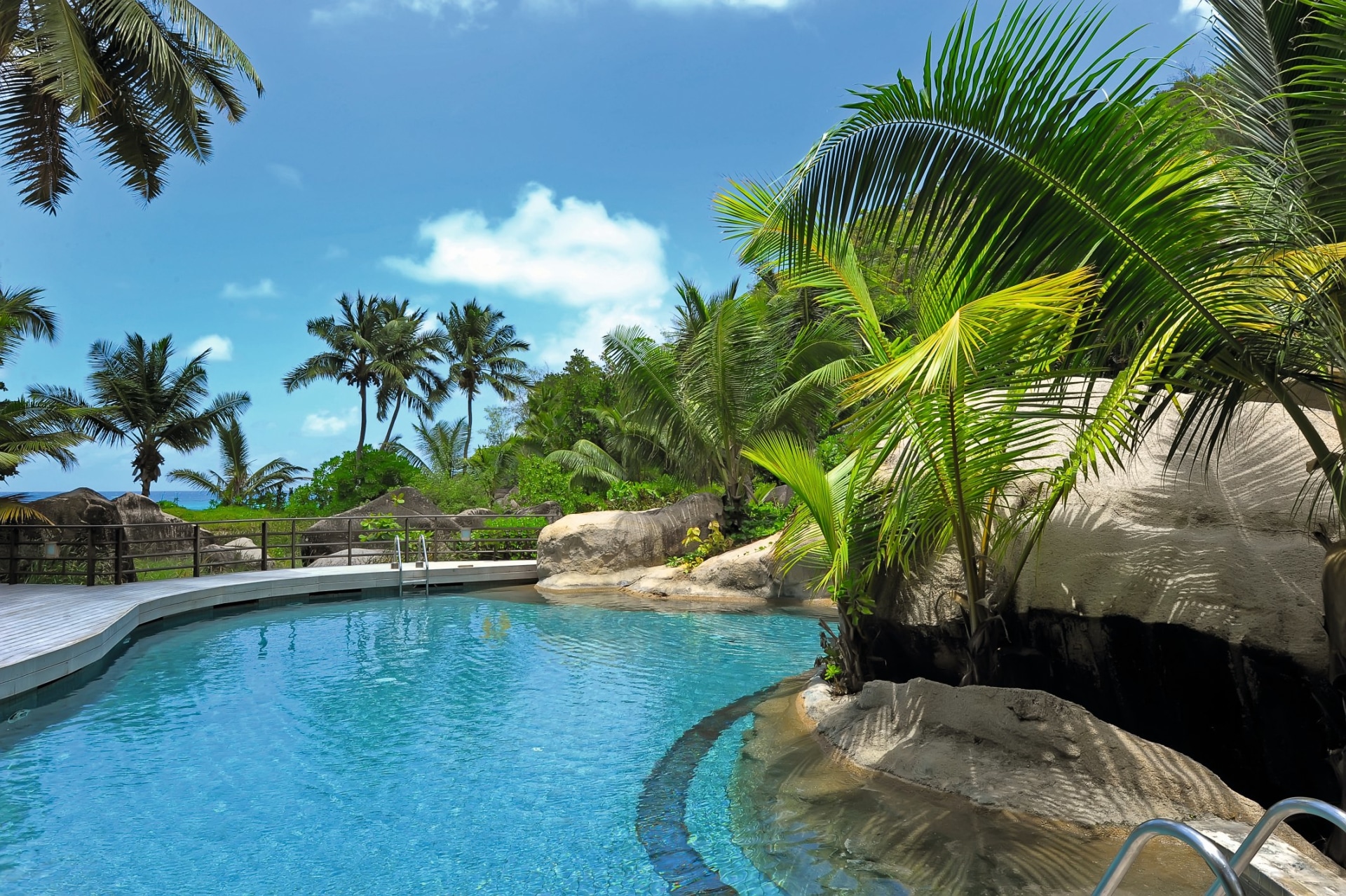 Poolanlage im Constance Lemuria
