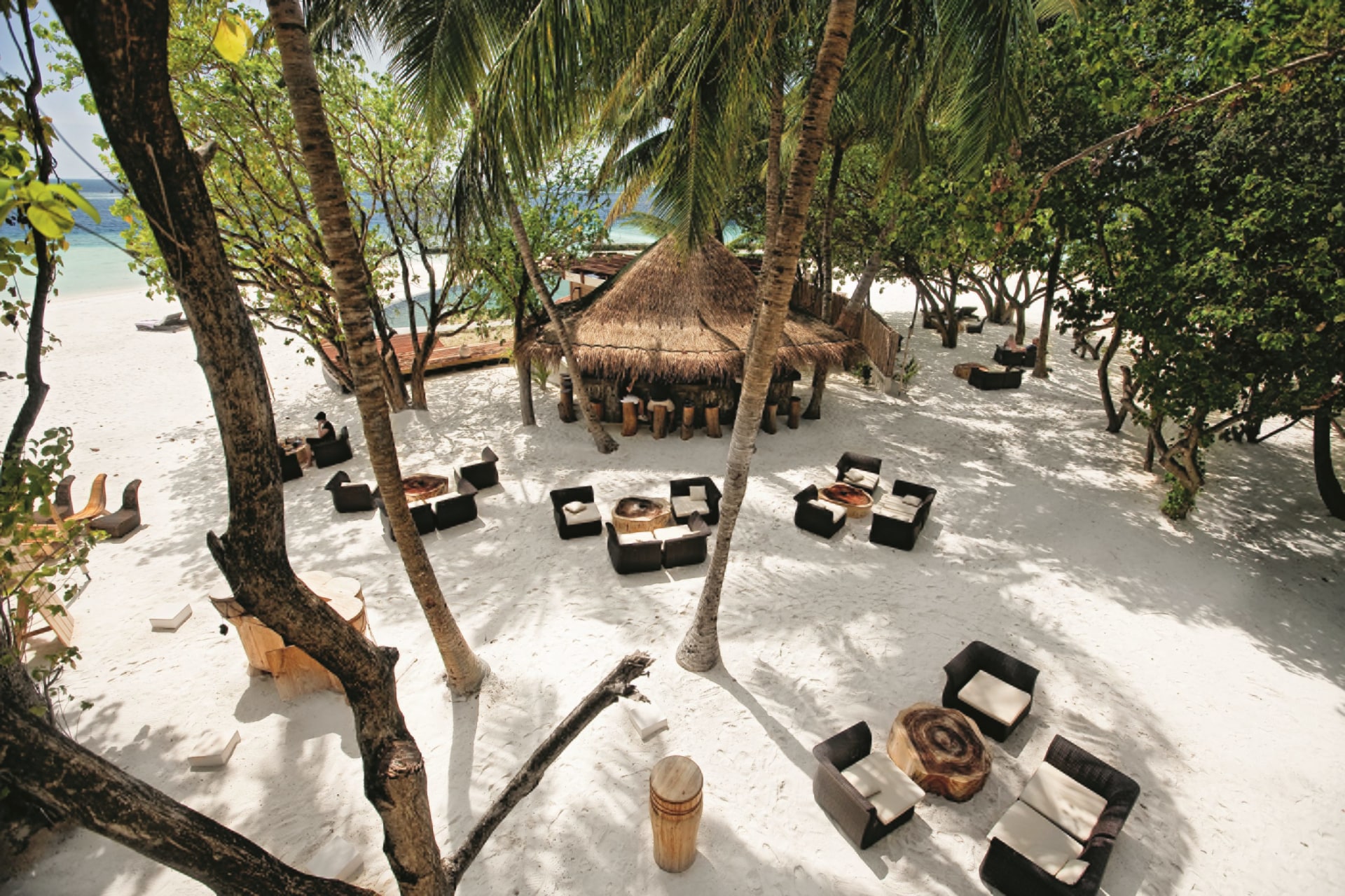 Barbereich im Constance Moofushi Maldives