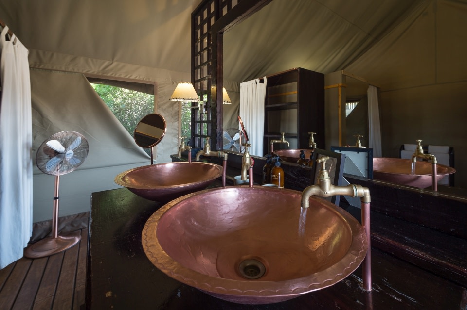 Waschbecken im Badezimmer der Desert Rhino Camp