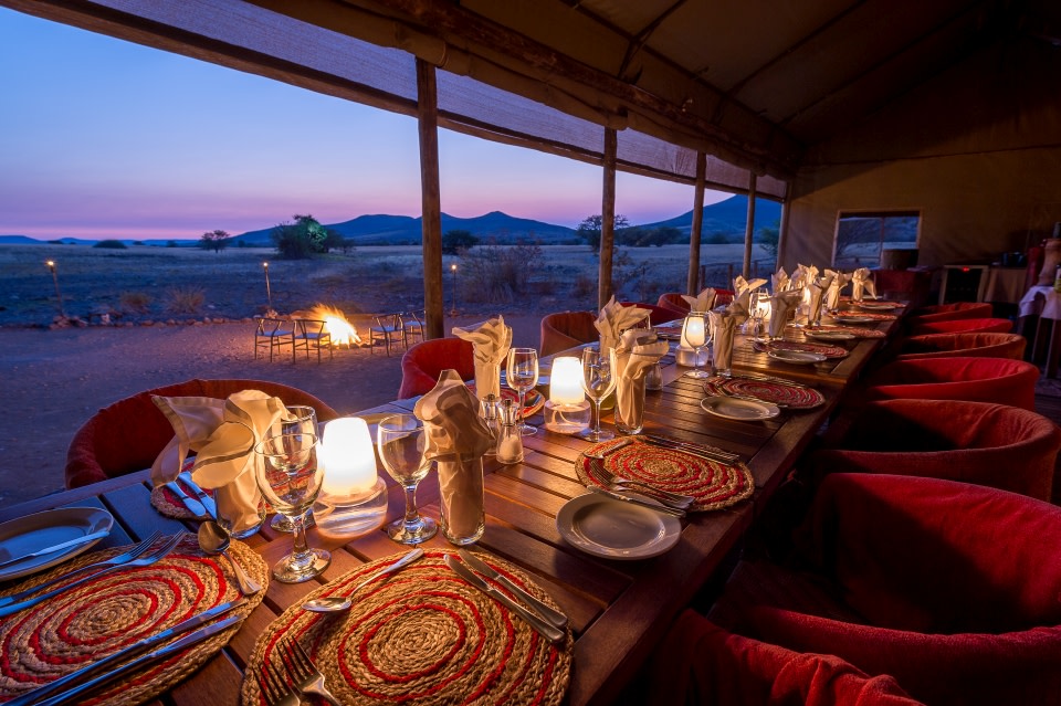 Abendessen im Desert Rhino Camp