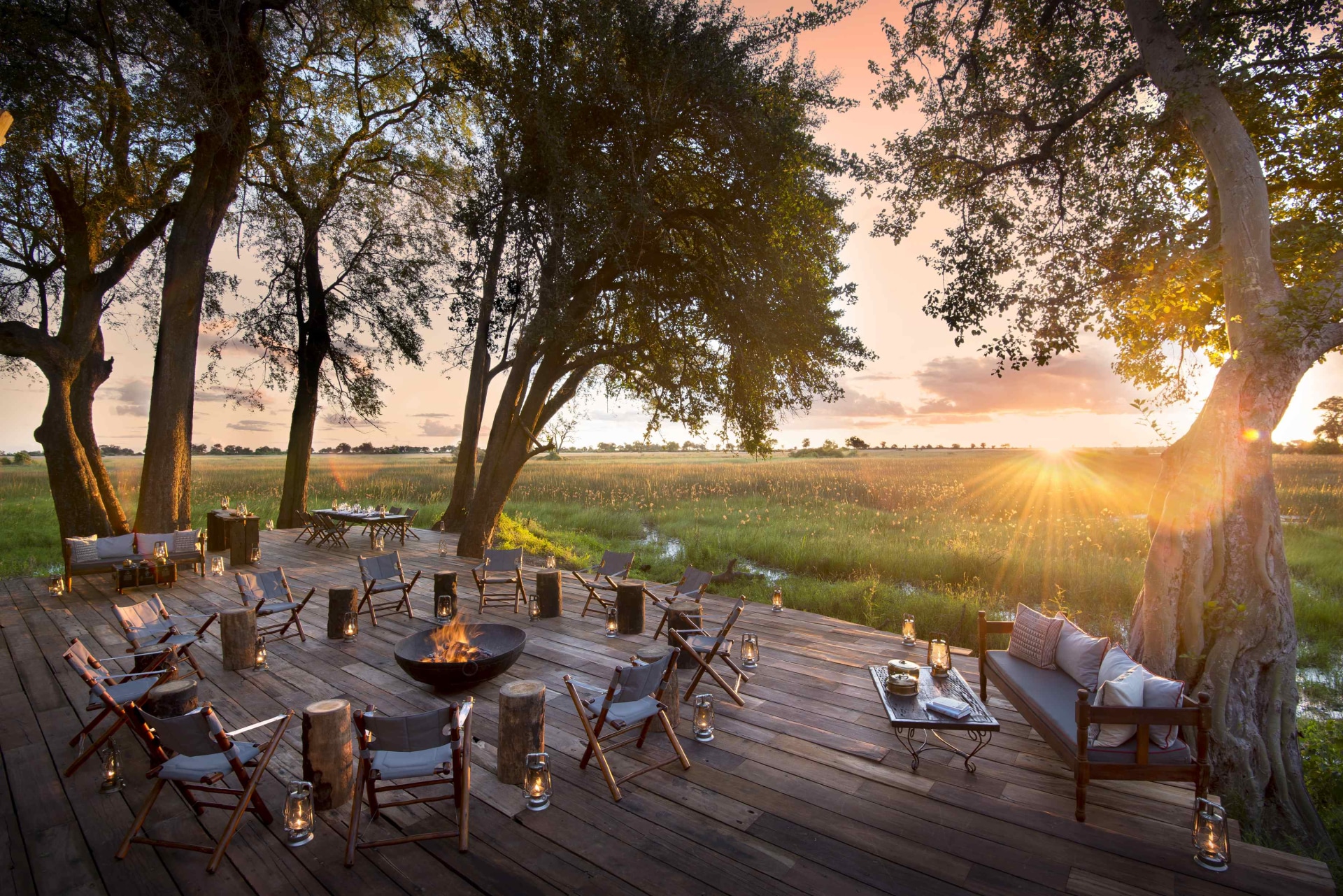 Veranda des Duba Plains Camp mit Aussicht in die Wildnis