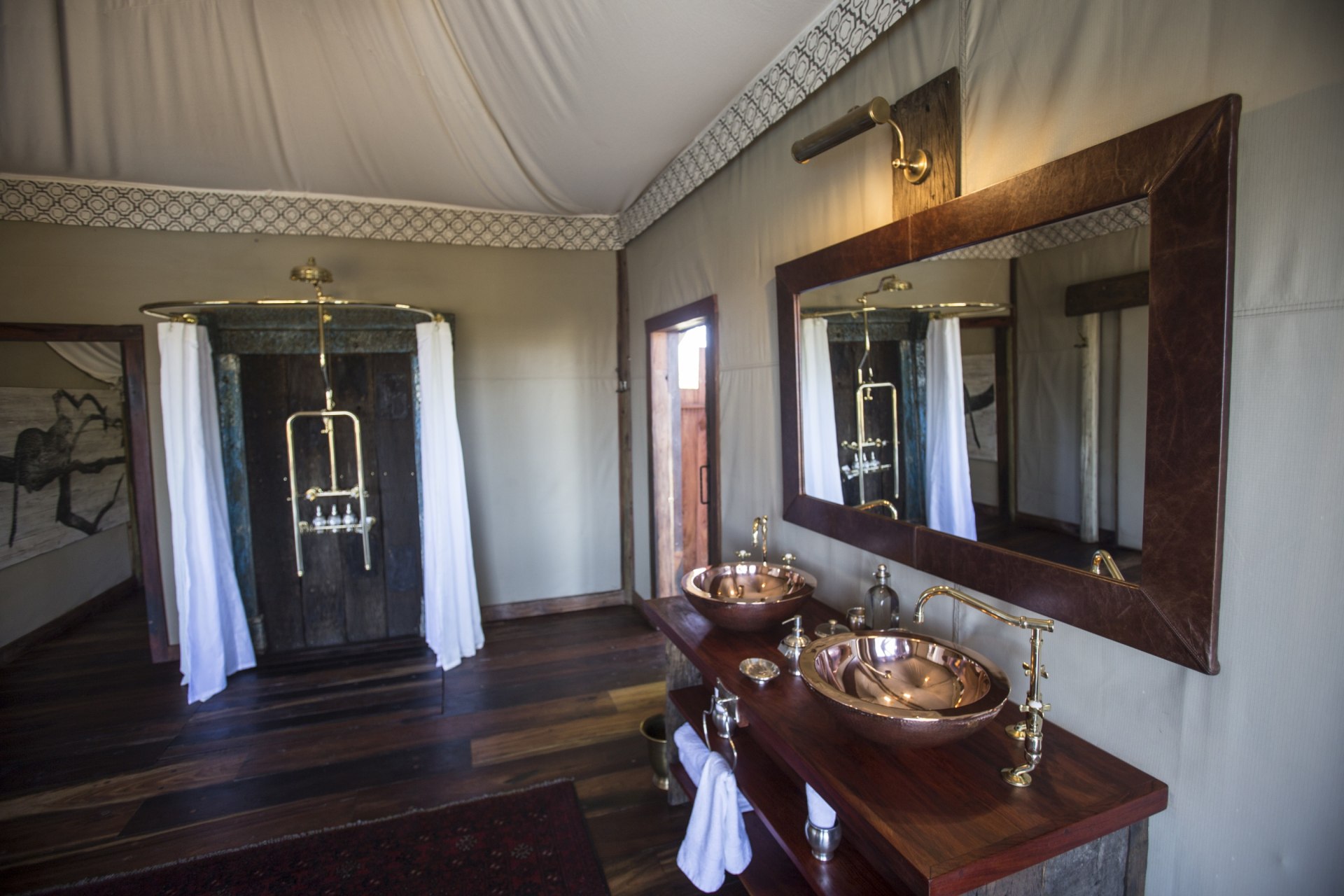 Badezimmer im Duba Plains Camp