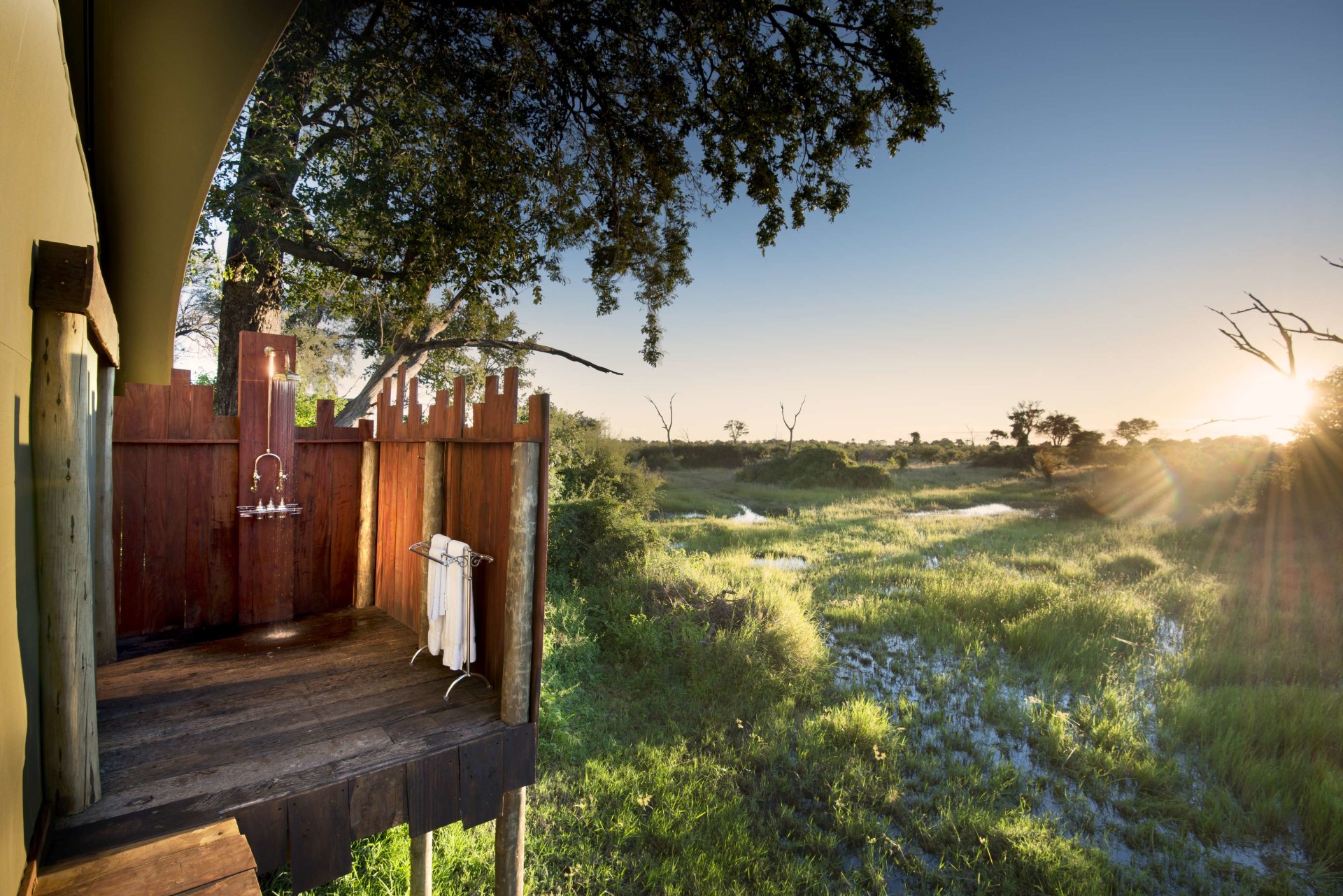 Aussendusche im Duba Plains Camp