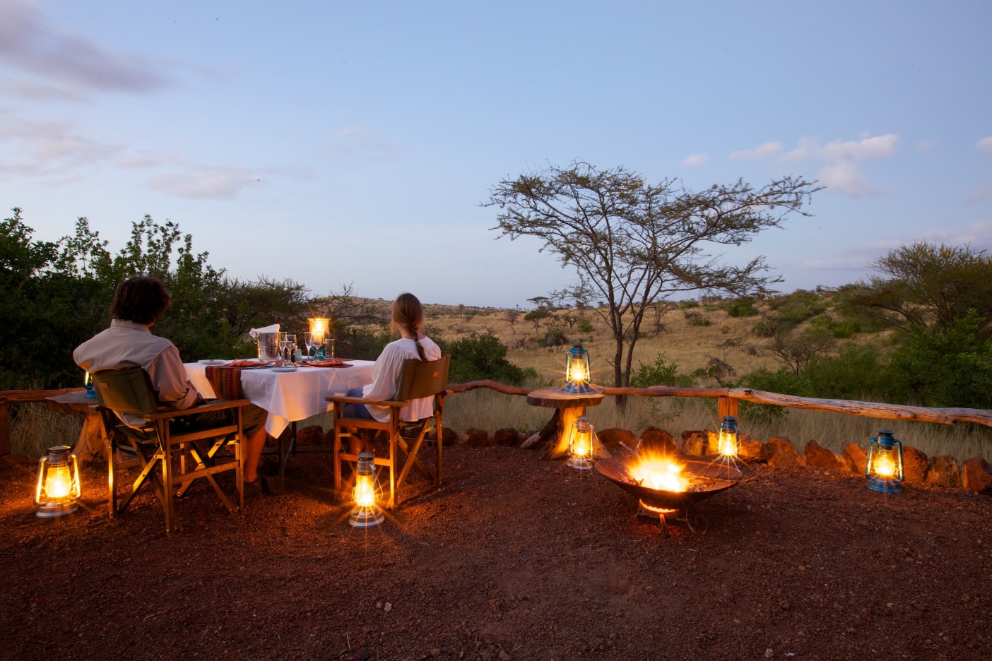 Privates Abendessen mit Lagerfeuer im Lewa Safari Camp