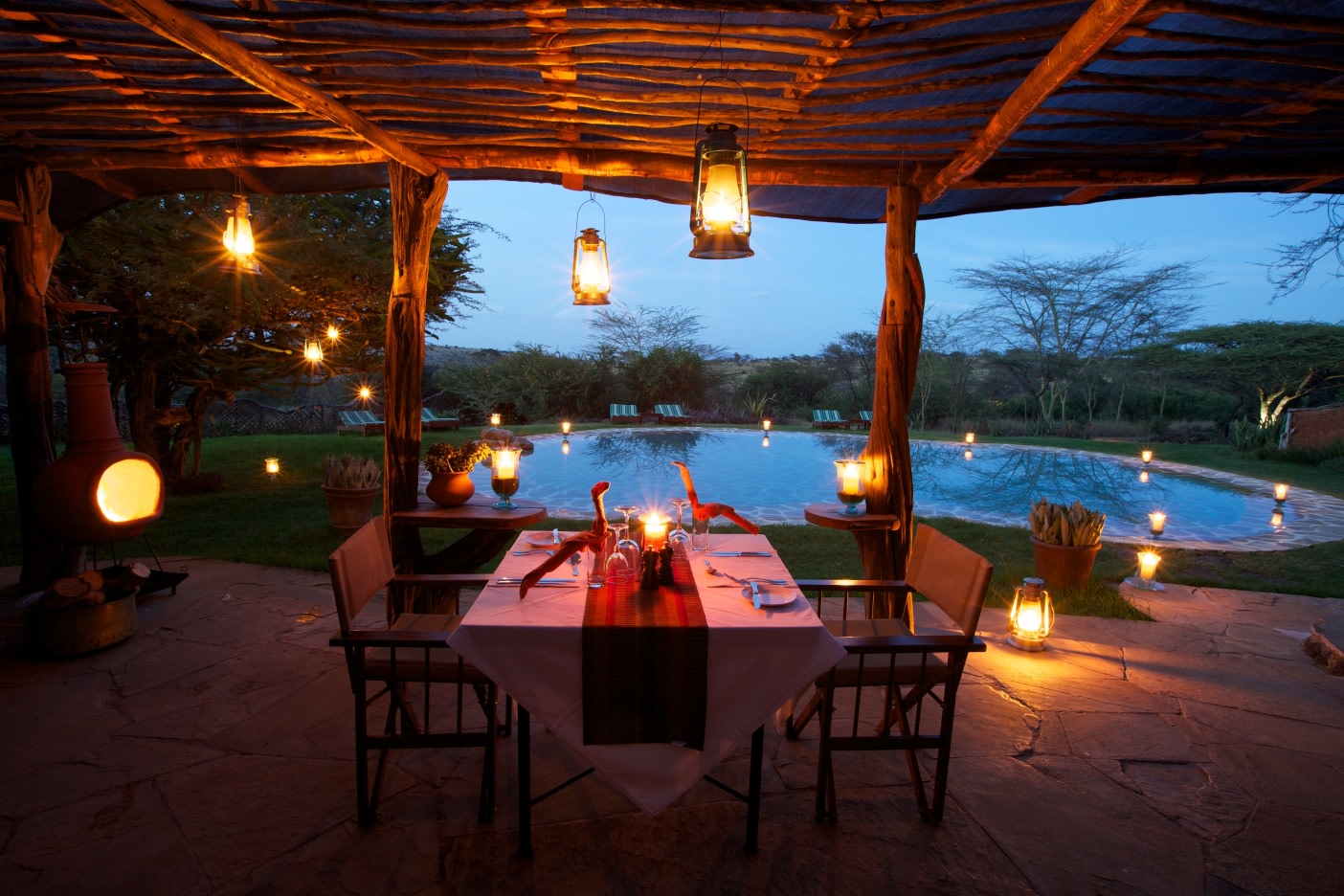 Abendessen am Pool des Lewa Safari Camp