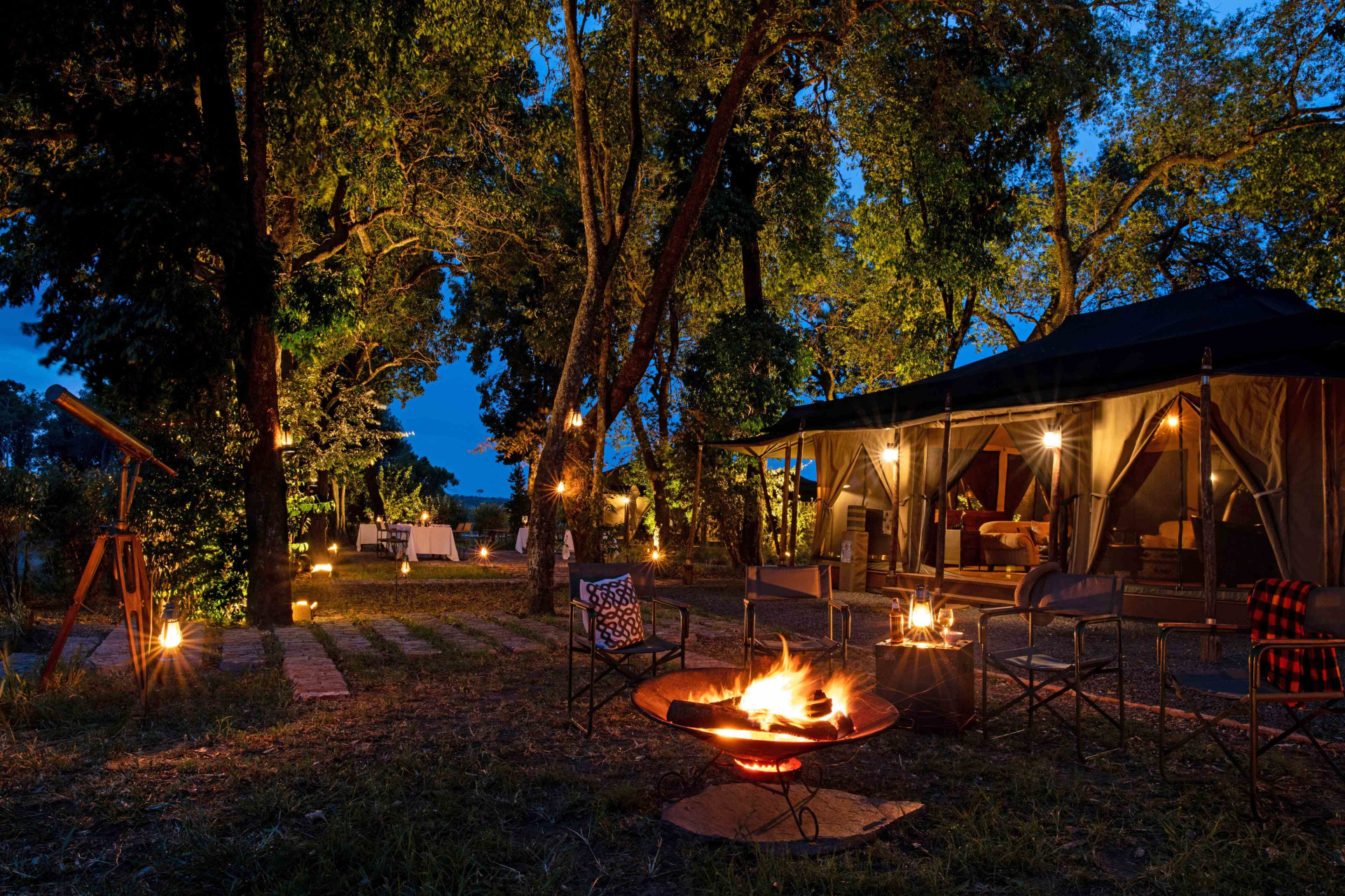 Lagerfeuer im Sand River Masai Mara