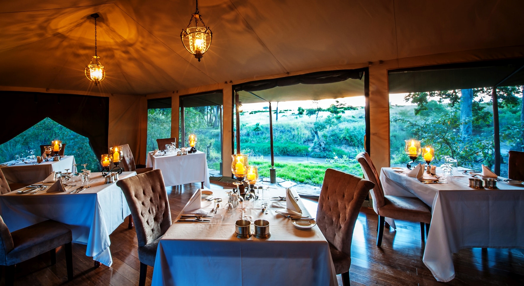 Abendessen im Sand River Masai Mara