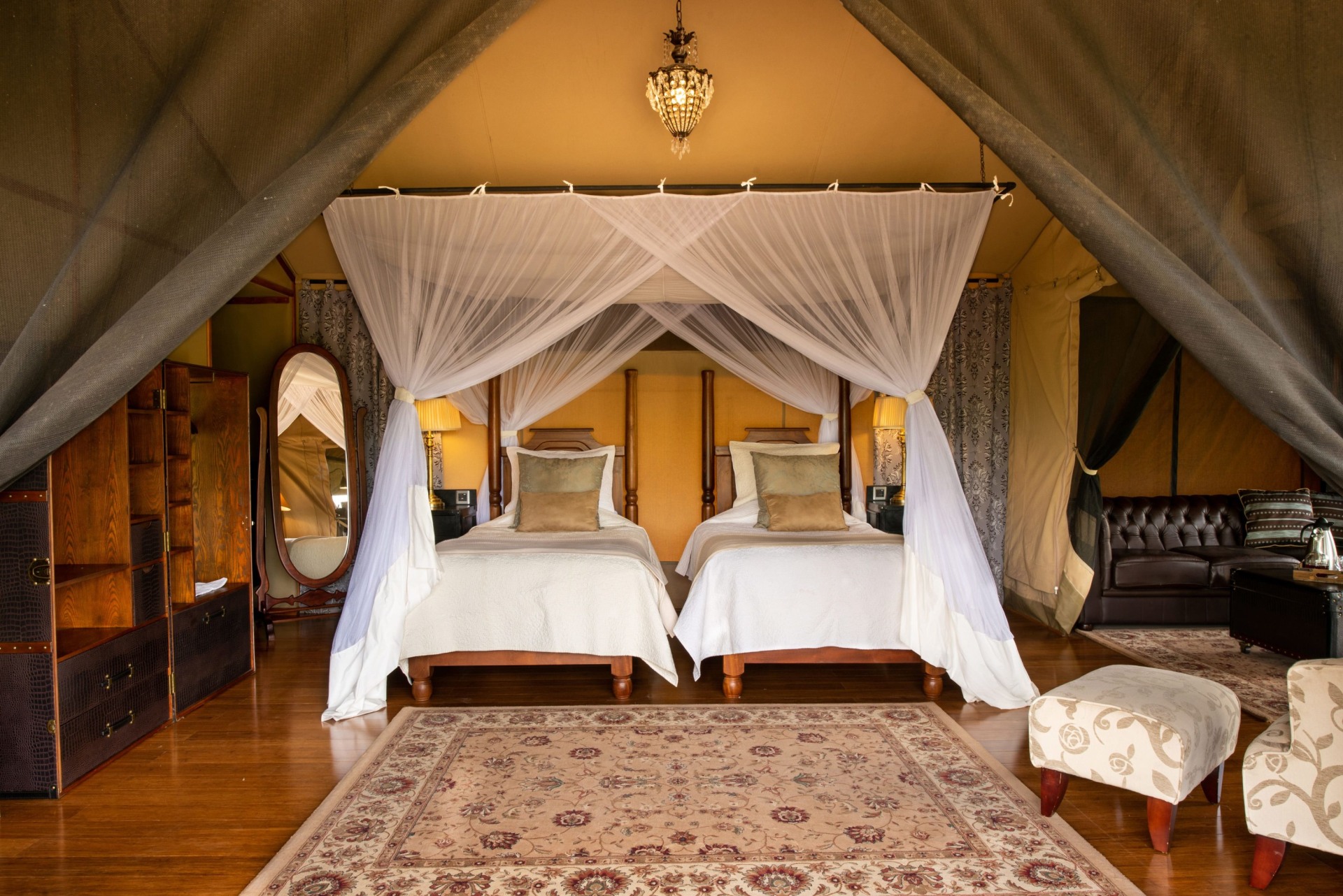 Luxury Zelt mit zwei Einzelbetten im Sand River Masai Mara