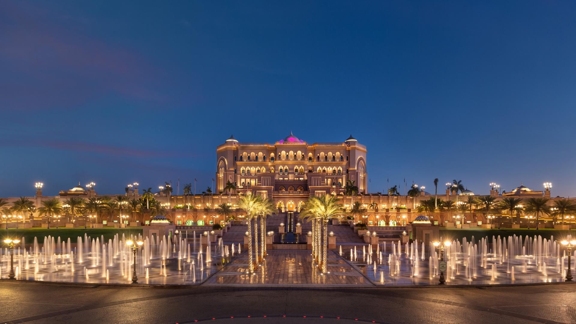 Aussenansicht des Emirates Palace in Abu Dhabi