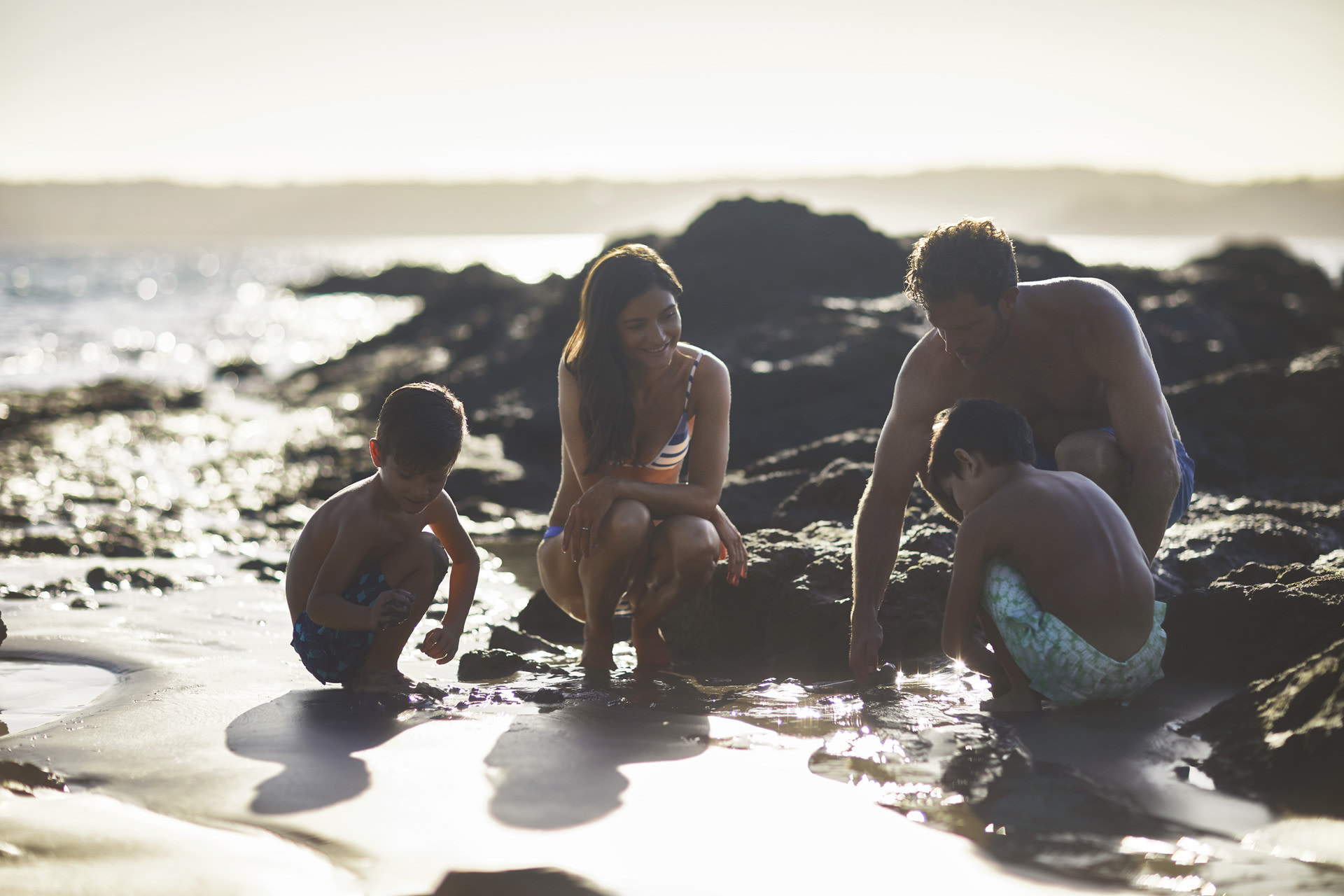 Familien am Strand des Four Season Resort Costa Rica