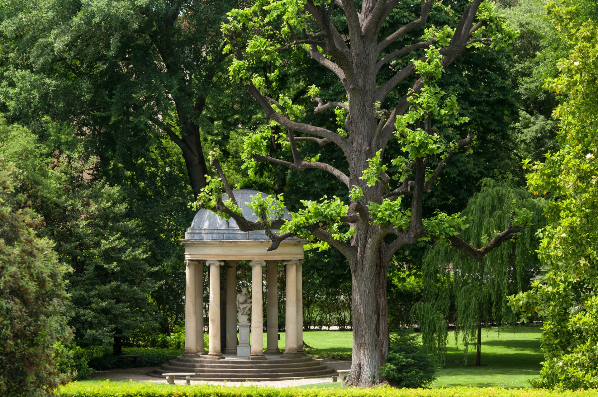 Ansicht der Gartenanlage mit Tempel