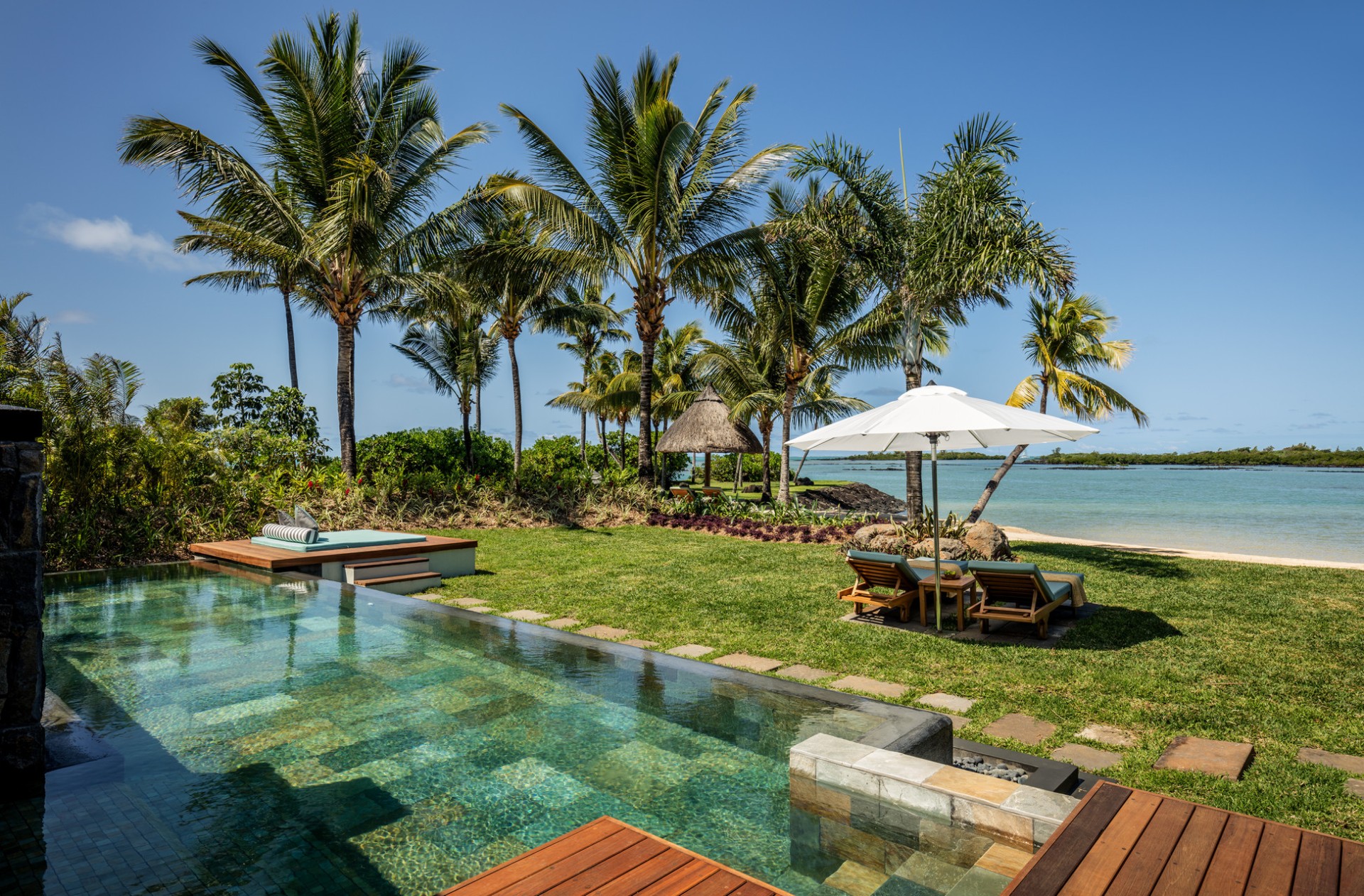 Pool Villa mit Blick auf das Meer