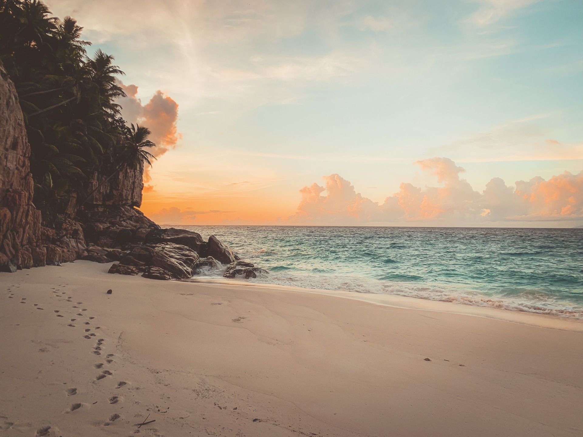 Sonnenuntergang in der Strandbucht