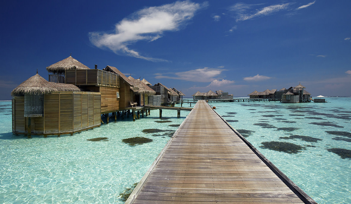 Blick über den Steg auf die Reef Villen