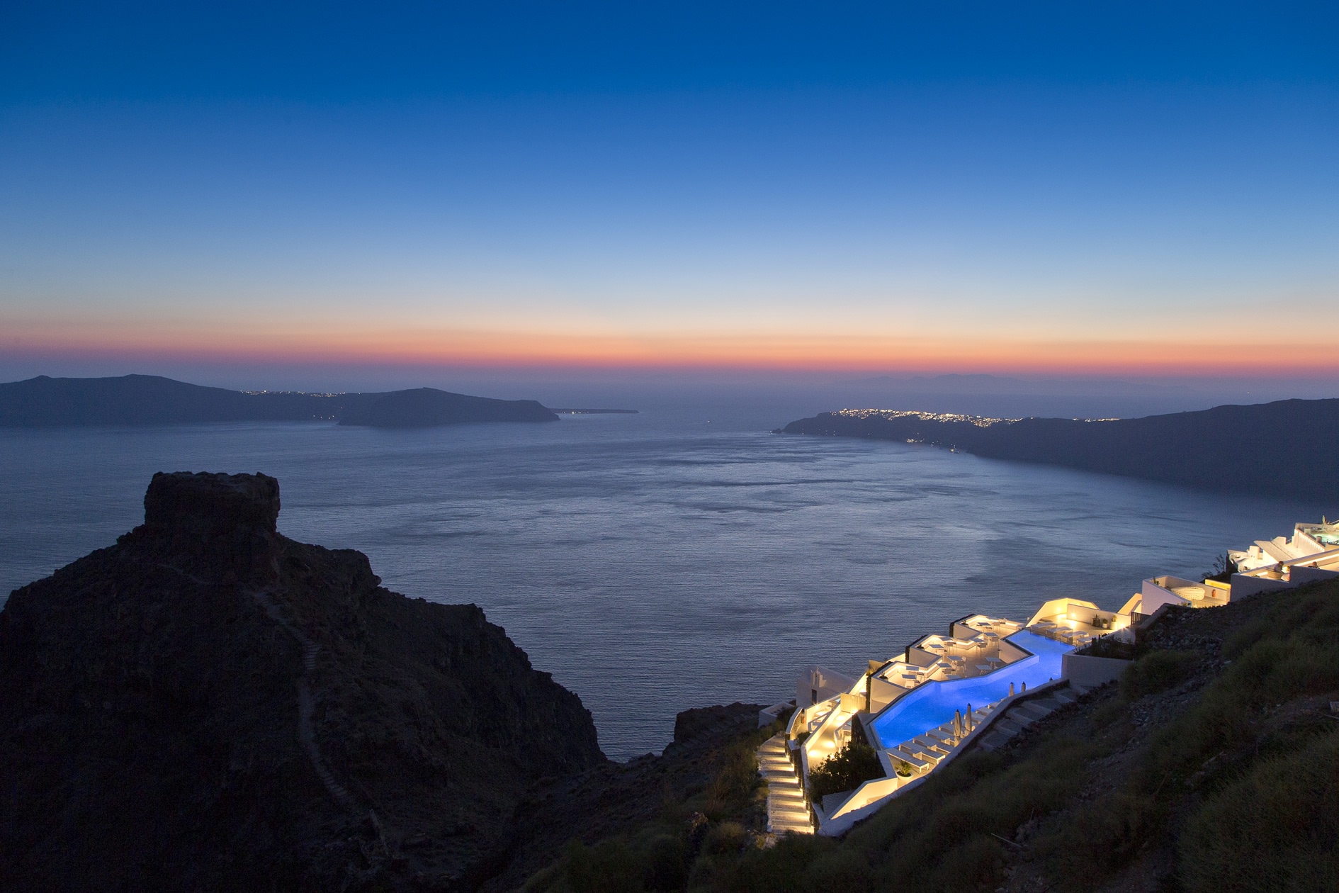 Außenfassade vom Grace Hotel Santorini