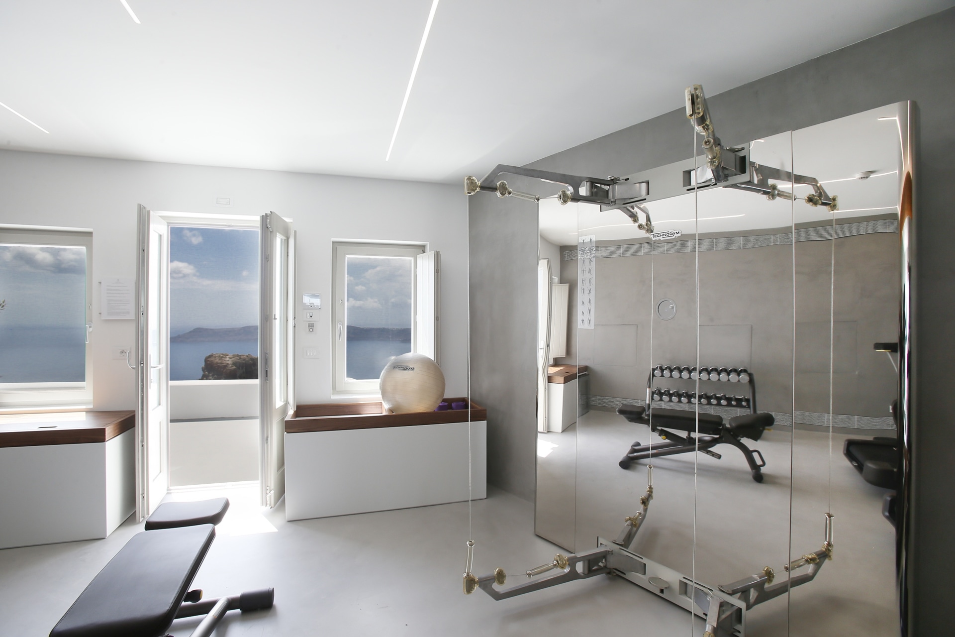 Fitness im Grace Hotel Santorini Auberge Resorts Collection