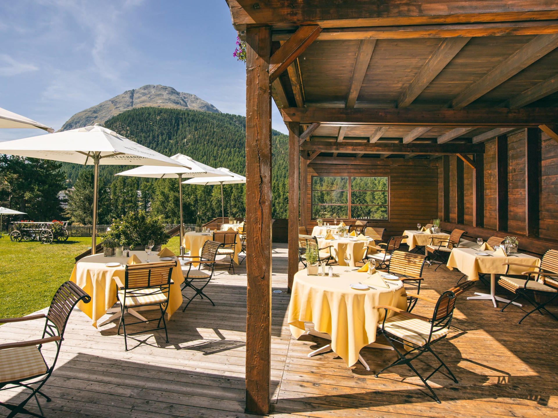 Pavillon im Sommer des Grand Hotel Kronenhof