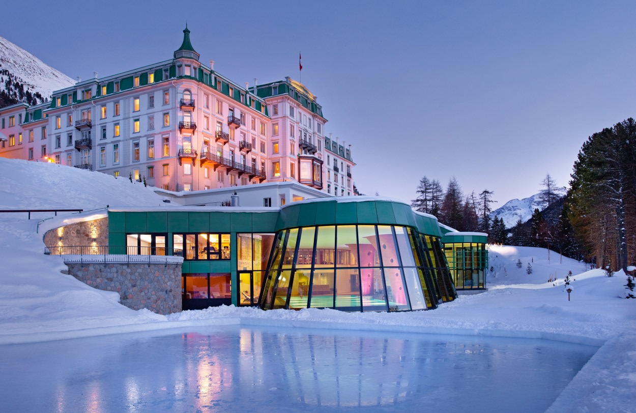 Aussenansicht im Winter des Grand Hotel Kronenhof