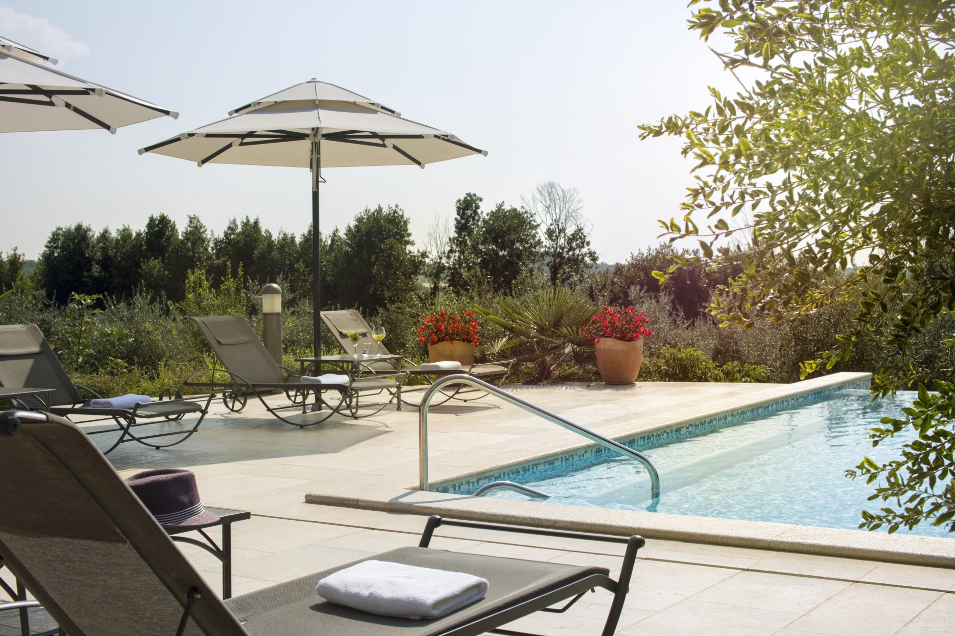 Sonnenterrasse mit Pool